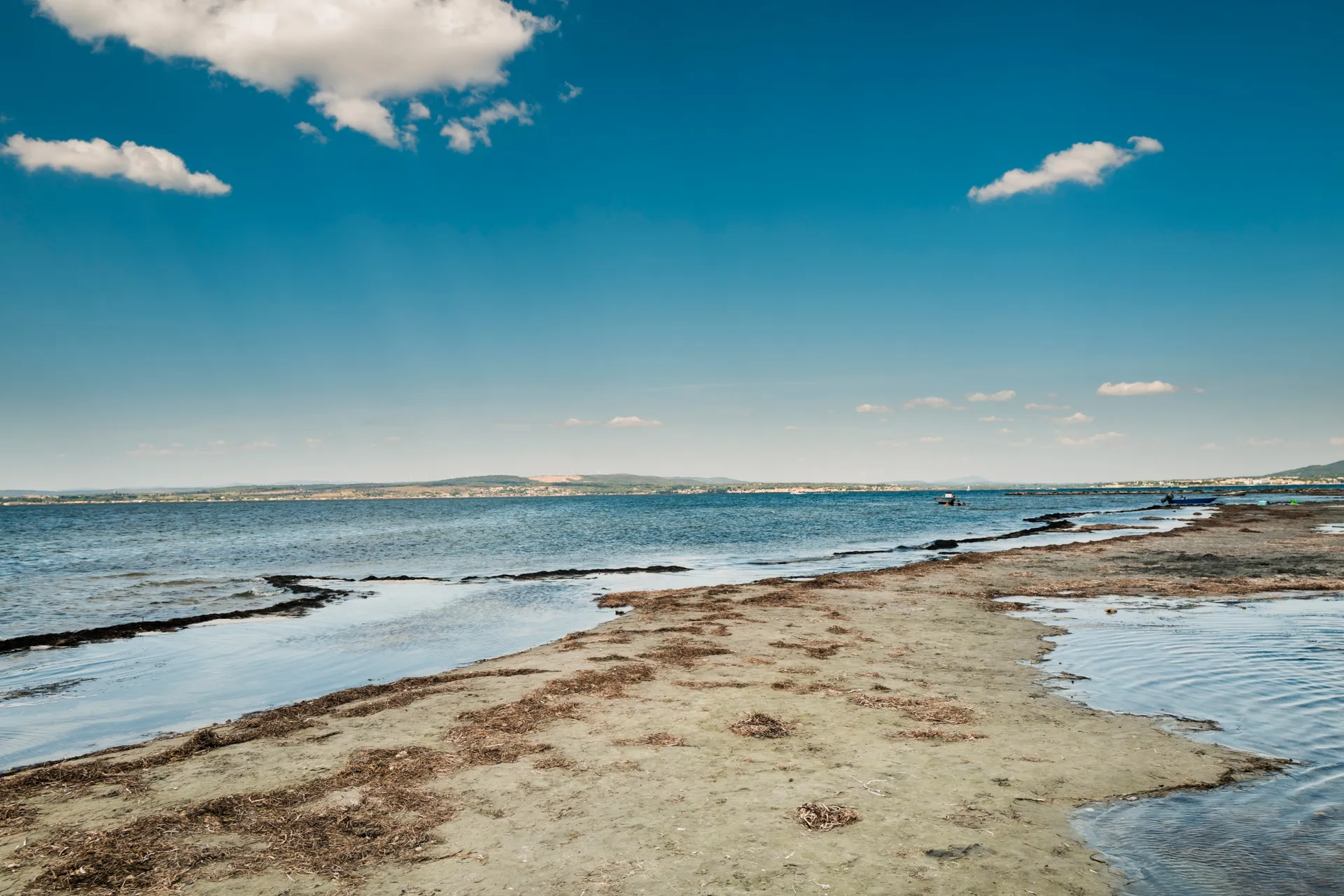 paysage de bancs de sable sur l'étang de Thau