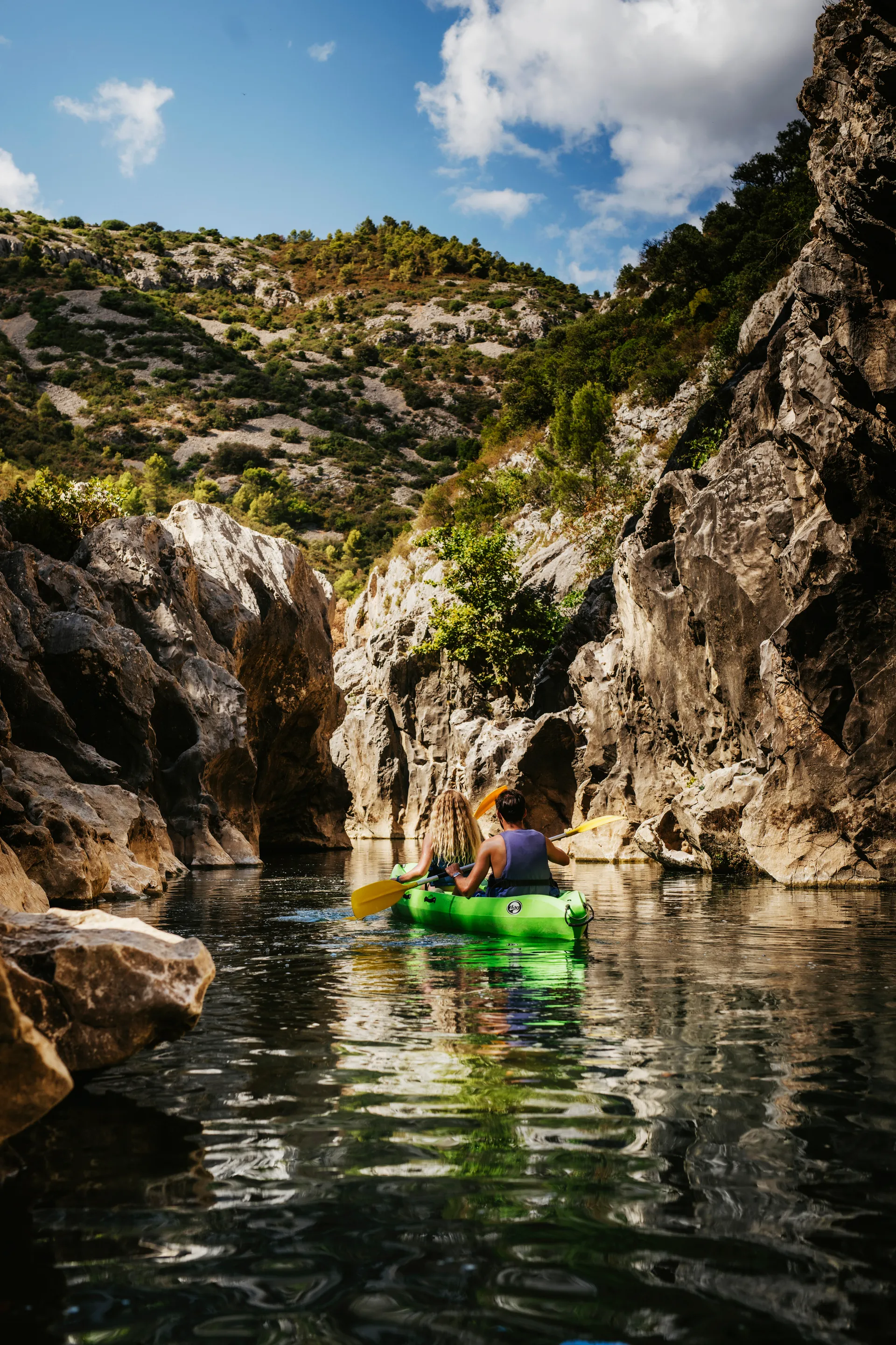 kayak en couple dans les gorges de l'Hérault